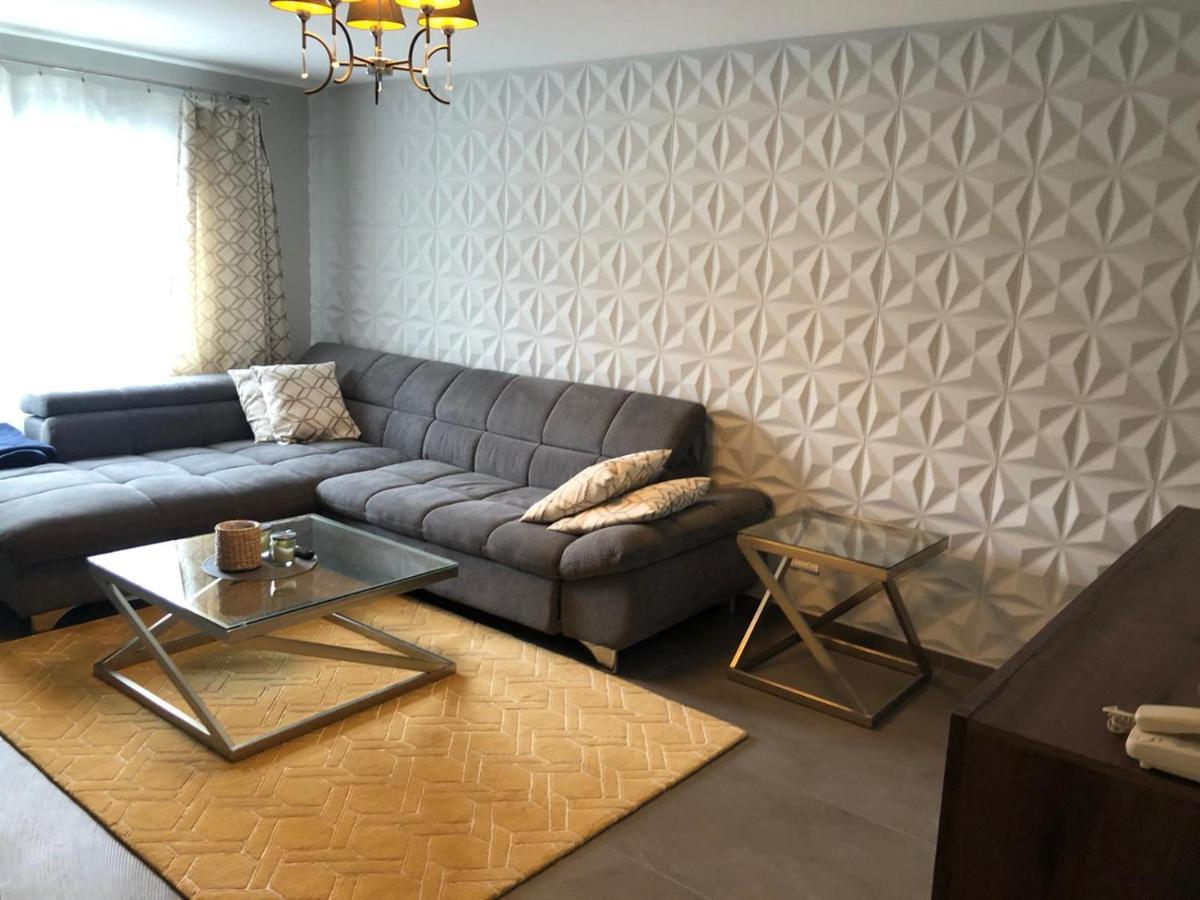 Page1 Ultracentral Apartament Targoviste Exteriör bild