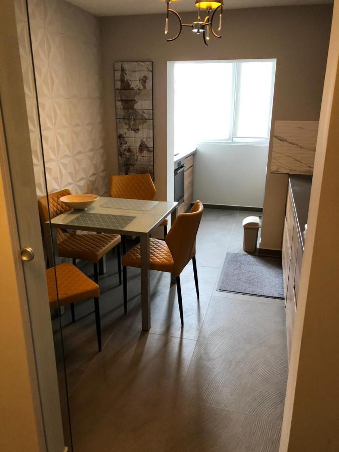 Page1 Ultracentral Apartament Targoviste Exteriör bild