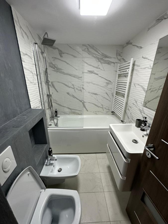 Page1 Ultracentral Apartament Targoviste Exteriör bild